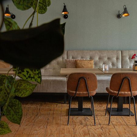 Hotel-Restaurant De Walvisvaarder Hollum  Eksteriør billede