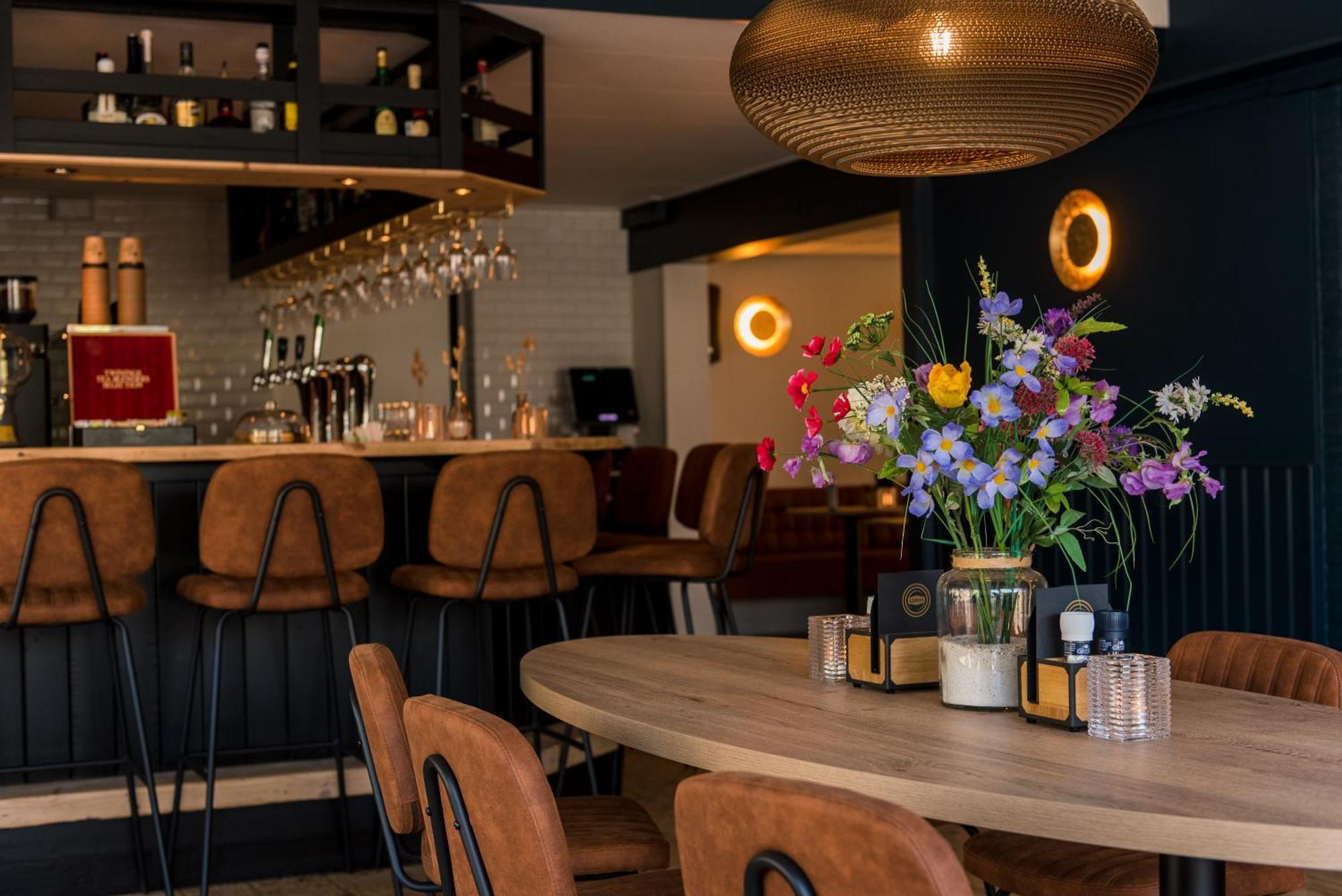 Hotel-Restaurant De Walvisvaarder Hollum  Eksteriør billede