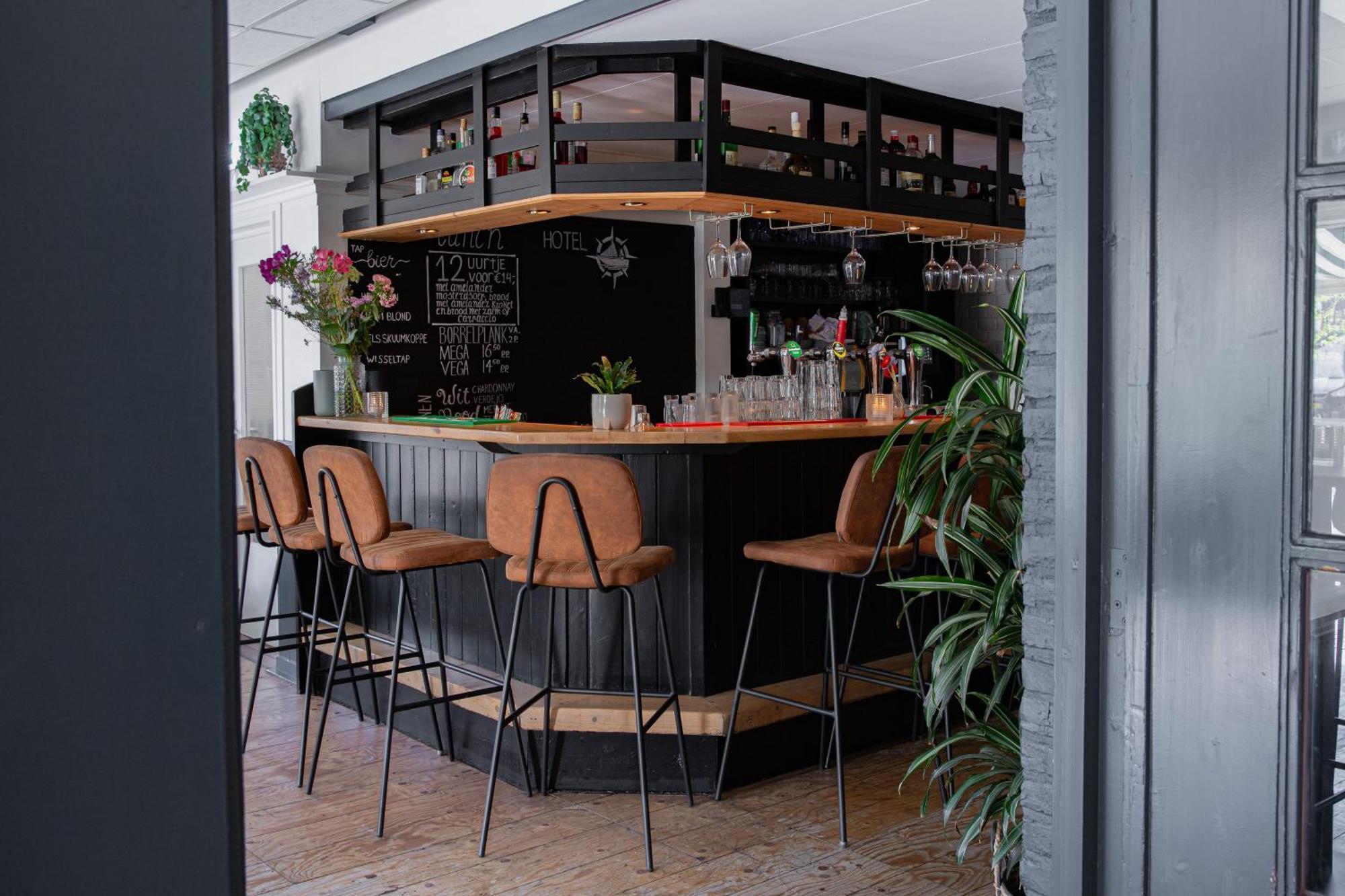 Hotel-Restaurant De Walvisvaarder Hollum  Eksteriør billede