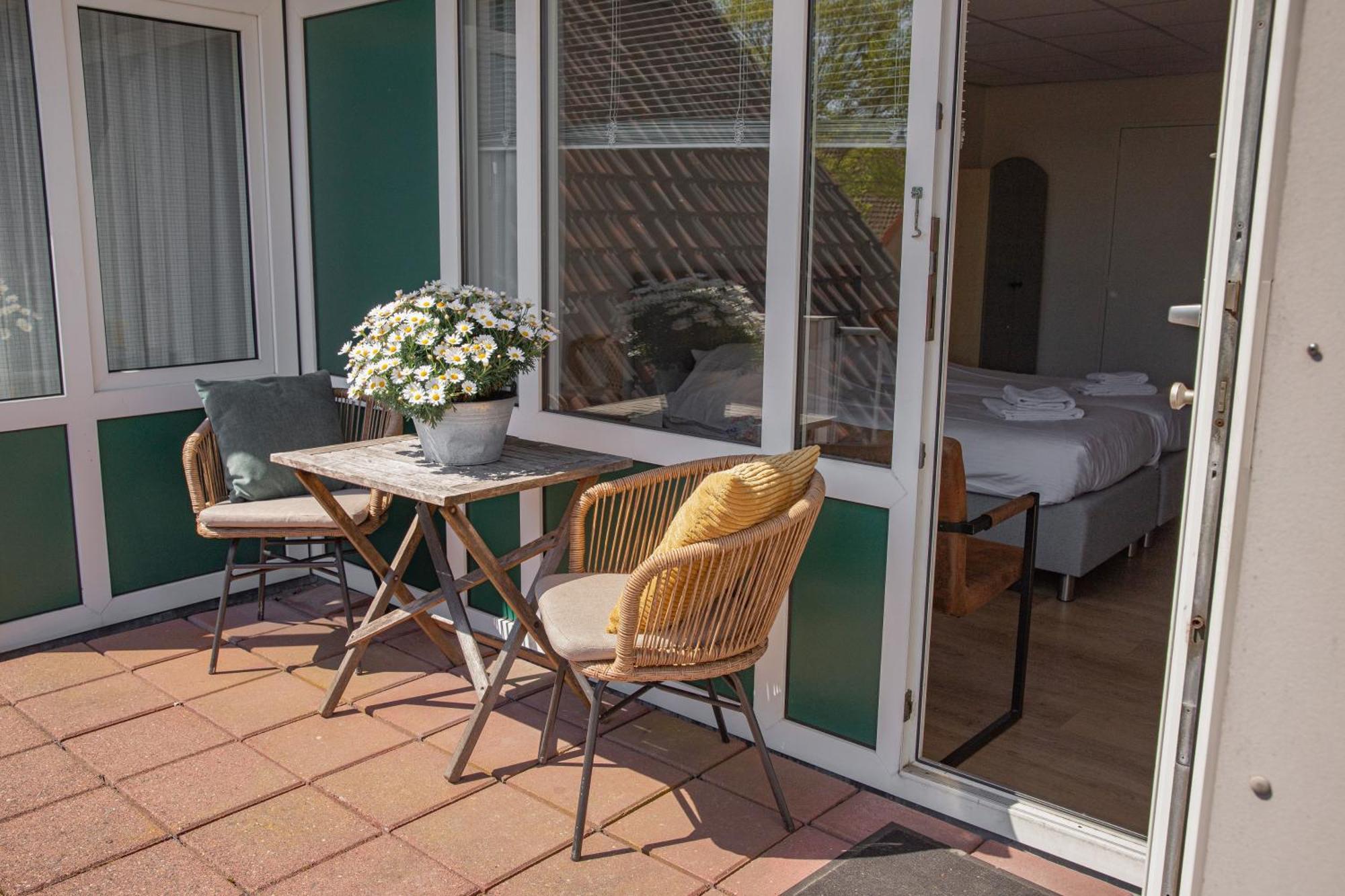 Hotel-Restaurant De Walvisvaarder Hollum  Eksteriør billede