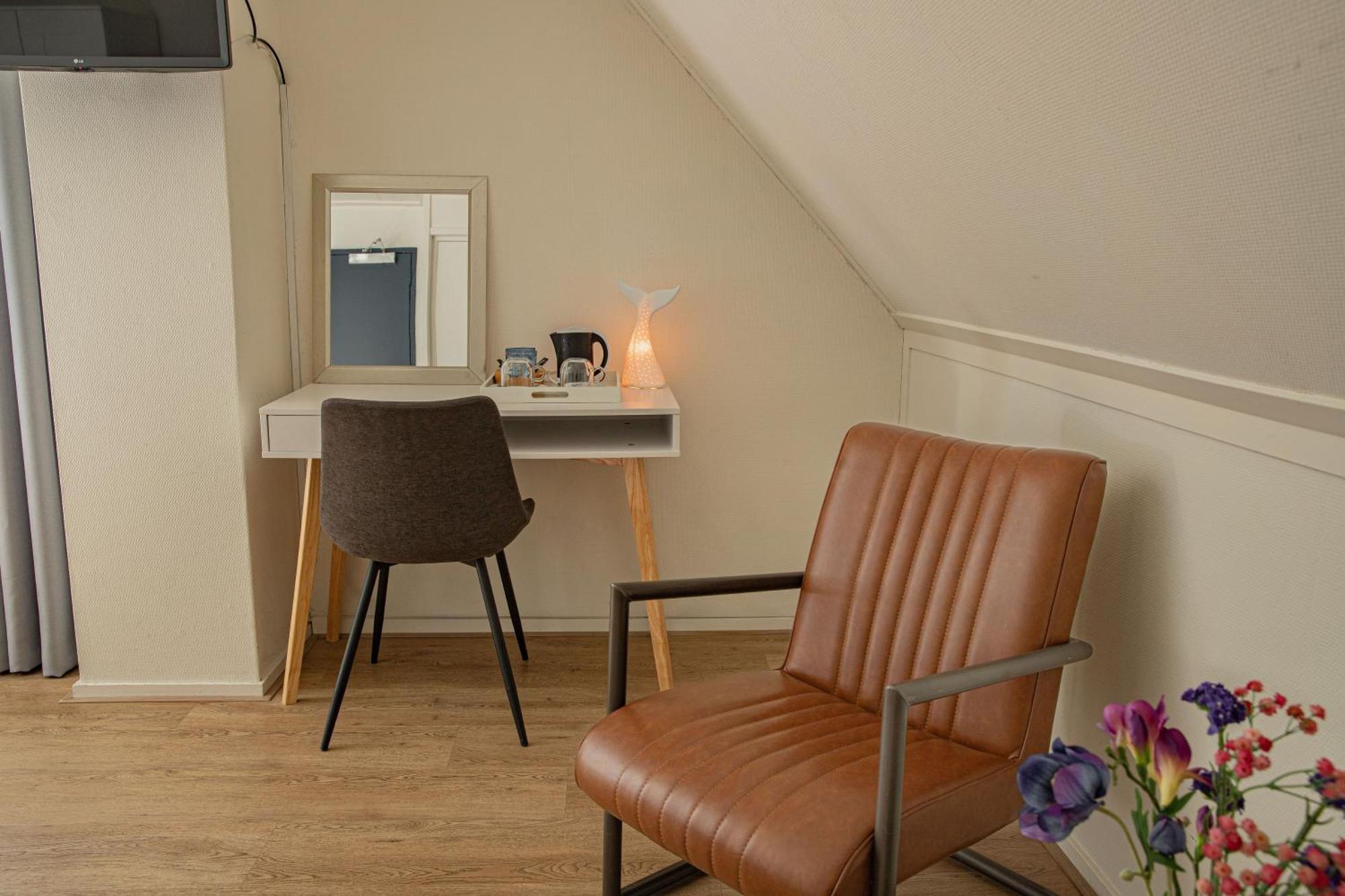 Hotel-Restaurant De Walvisvaarder Hollum  Eksteriør billede
