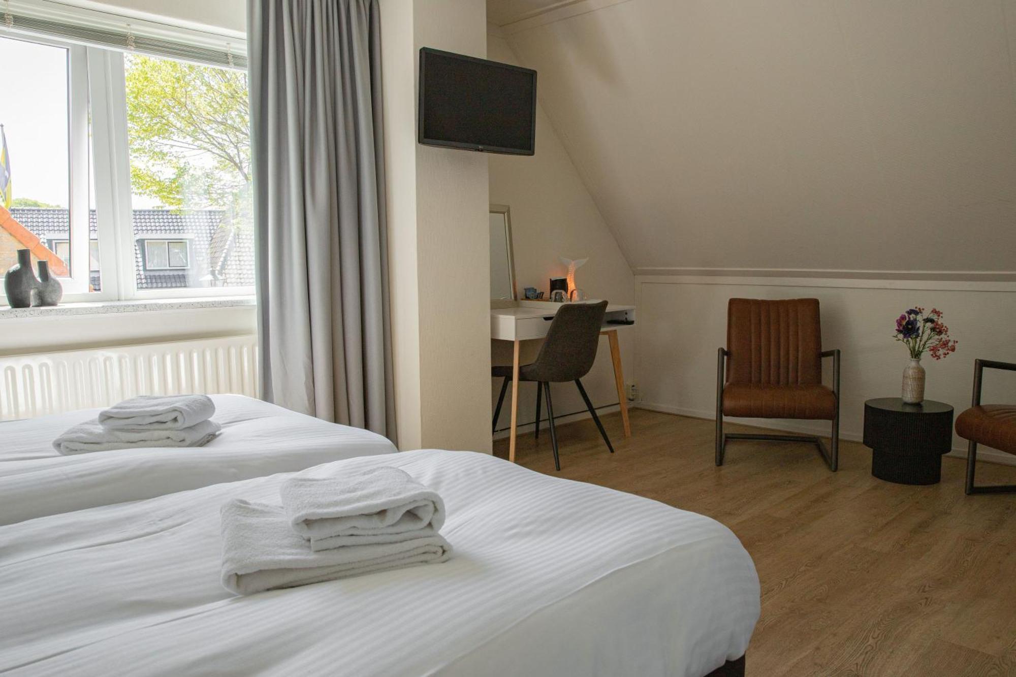 Hotel-Restaurant De Walvisvaarder Hollum  Eksteriør billede