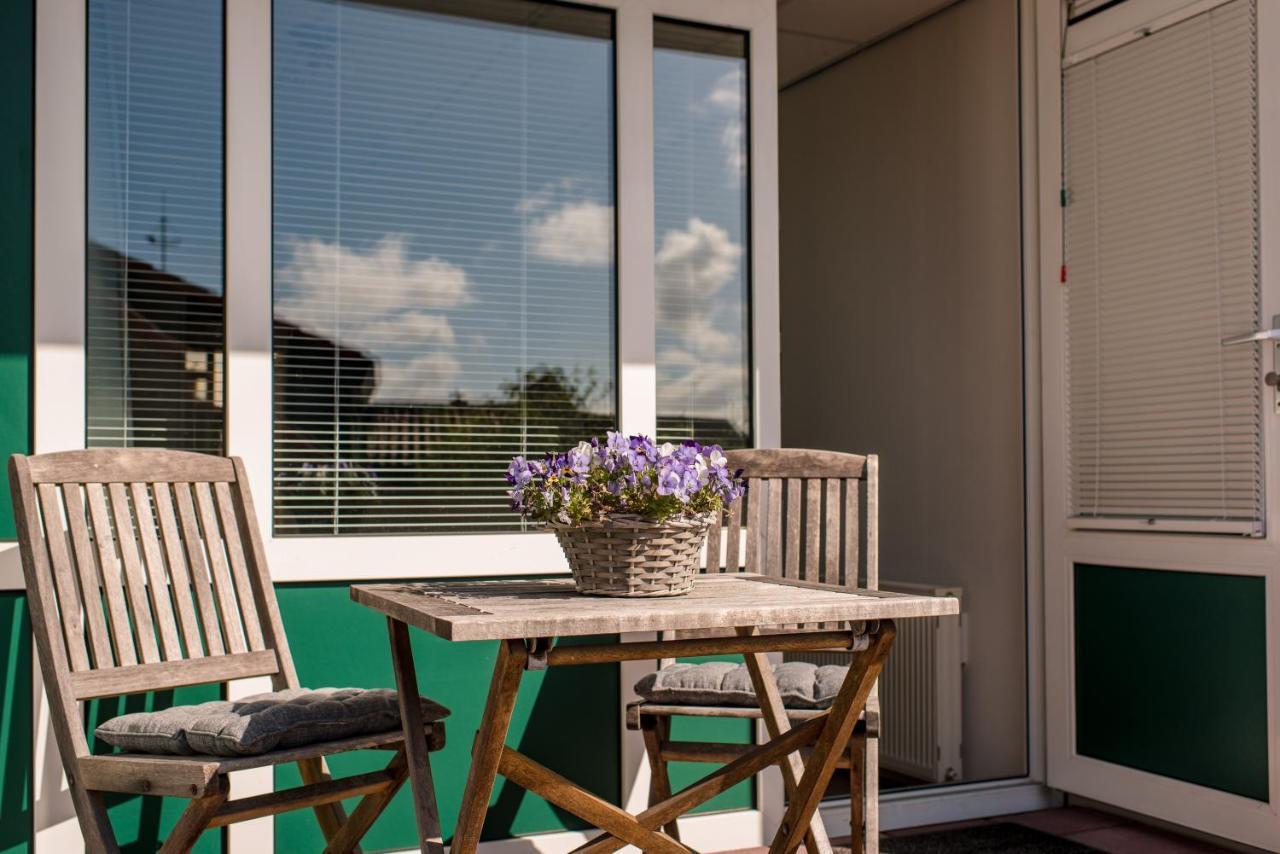 Hotel-Restaurant De Walvisvaarder Hollum  Eksteriør billede